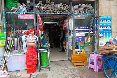 開(kāi)遍路口的五金店生意慘淡，為何越開(kāi)越多？理由很簡(jiǎn)單
